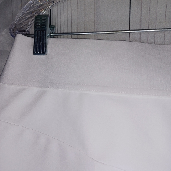 Greg Norman white golf skort with pockets - Picture 9 of 10